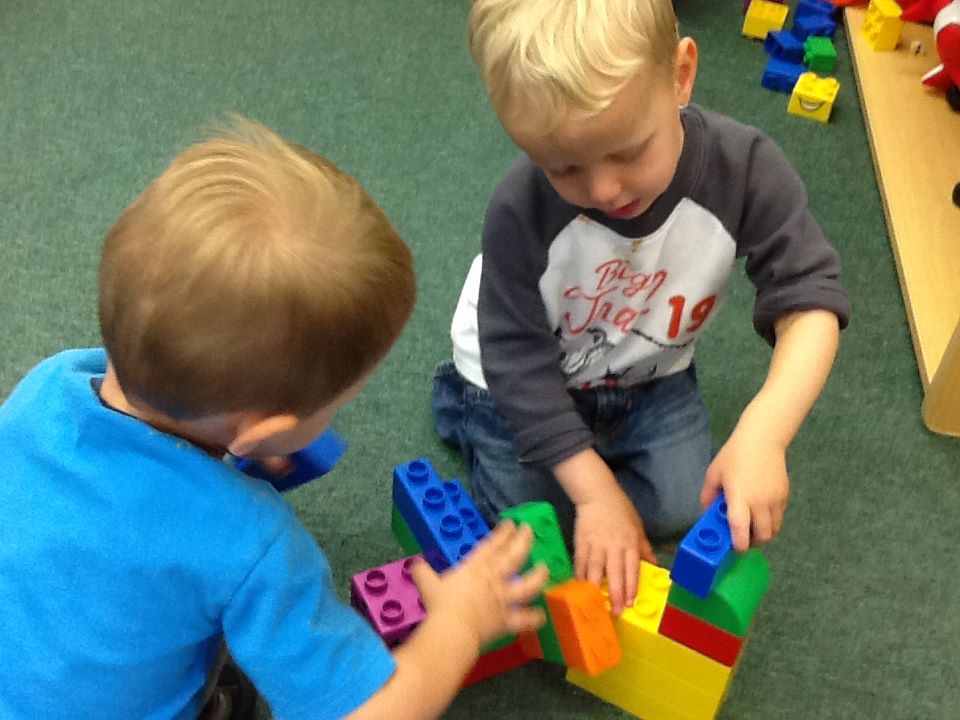 honey-tree-preschool-building-legos